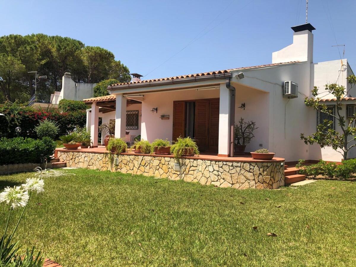 Le Tre Palme Villa Fontane Bianche Exterior photo